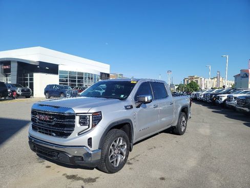 Used 2022 GMC Sierra 1500 SLT w/ SLT Premium Plus Package AWD/4WD image 3