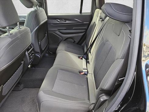 New 2025 Jeep Grand Cherokee Laredo image 10