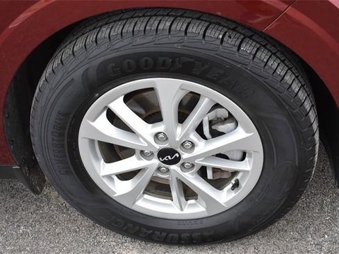 Used 2024 Kia Carnival LX image 11