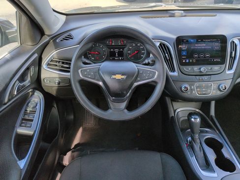 Used 2020 Chevrolet Malibu LT FWD image 16