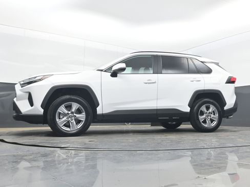 Used 2025 Toyota RAV4 XLE w/ Convenience Package image 28