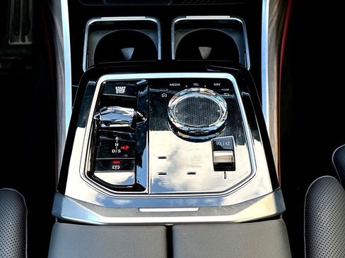 Certified 2025 BMW 740i image 29