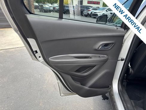 Used 2019 Chevrolet Trax LT w/ LT Convenience Package FWD image 15