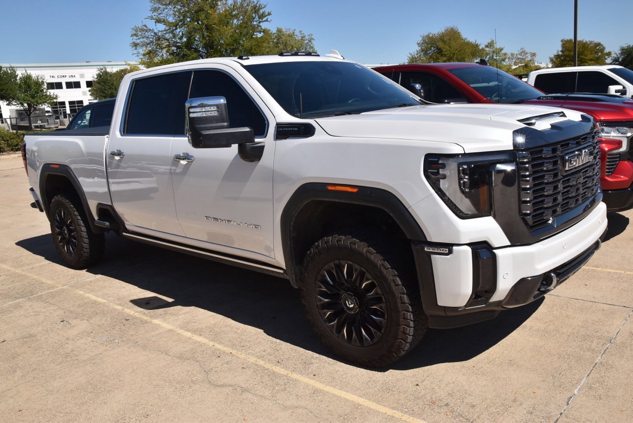 Used 2024 GMC Sierra 3500 Denali Ultimate AWD/4WD image 4