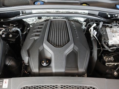 Certified 2025 Porsche Macan image 29