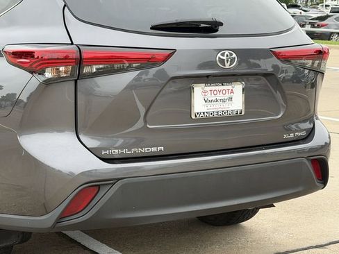 Used 2023 Toyota Highlander XLE AWD/4WD image 6