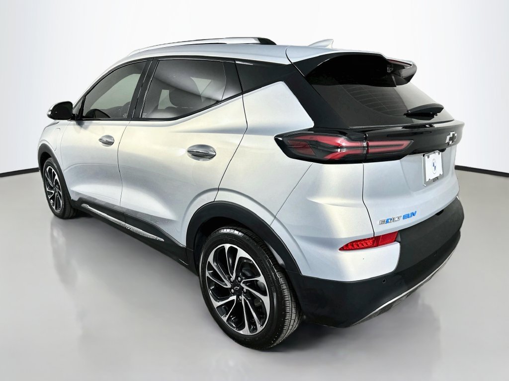 Used 2023 Chevrolet Bolt EUV Premier w/ Sun & Sound Package FWD image 7