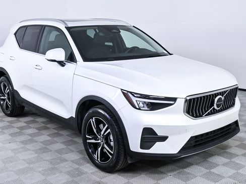 Certified 2025 Volvo XC40 B5 Core image 27