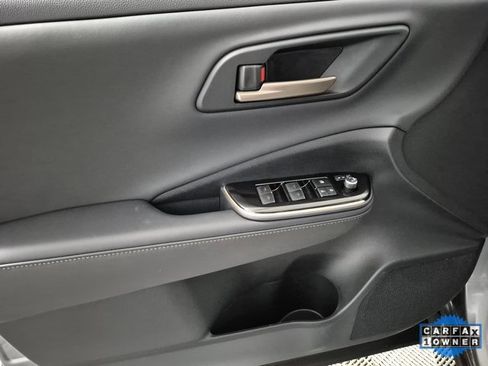 Used 2025 Toyota Crown XLE image 12