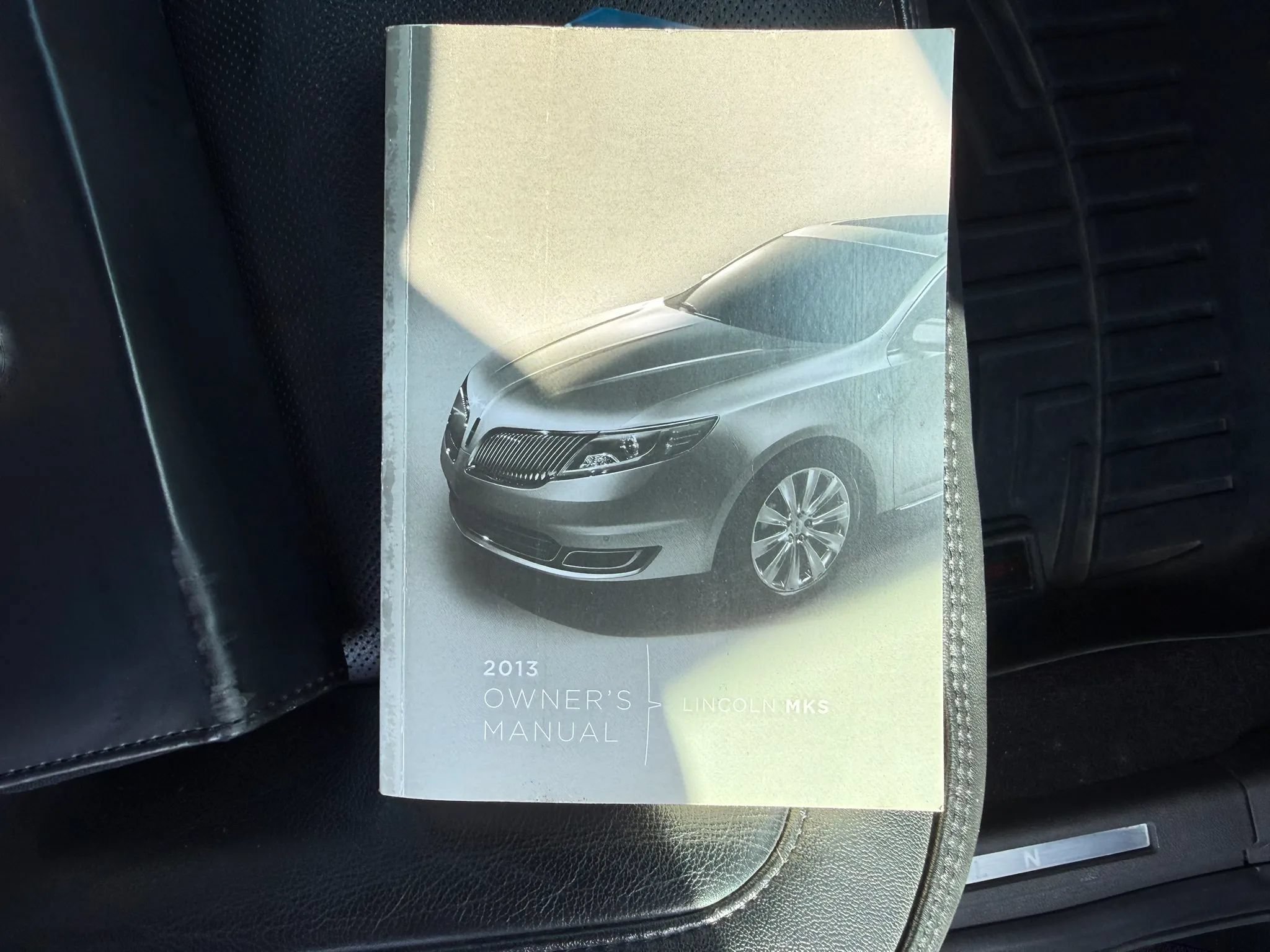Used 2013 Lincoln MKS AWD image 38
