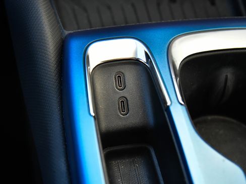 Used 2025 Chevrolet Equinox EV LT w/ Convenience Package image 36