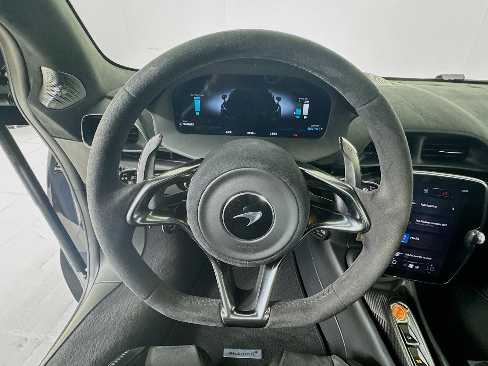 Used 2025 McLaren Artura RWD image 12