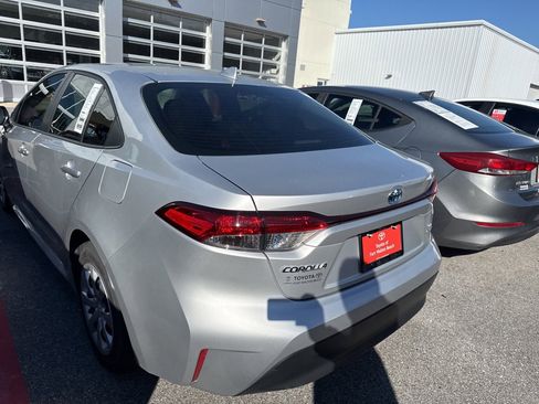 Used 2025 Toyota Corolla LE image 9