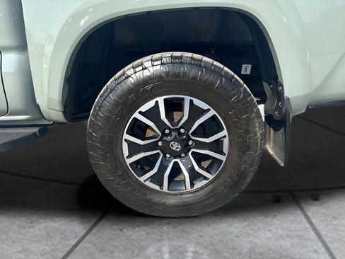 Used 2022 Toyota Tacoma TRD Sport w/ TRD Premium Sport Package AWD/4WD image 25