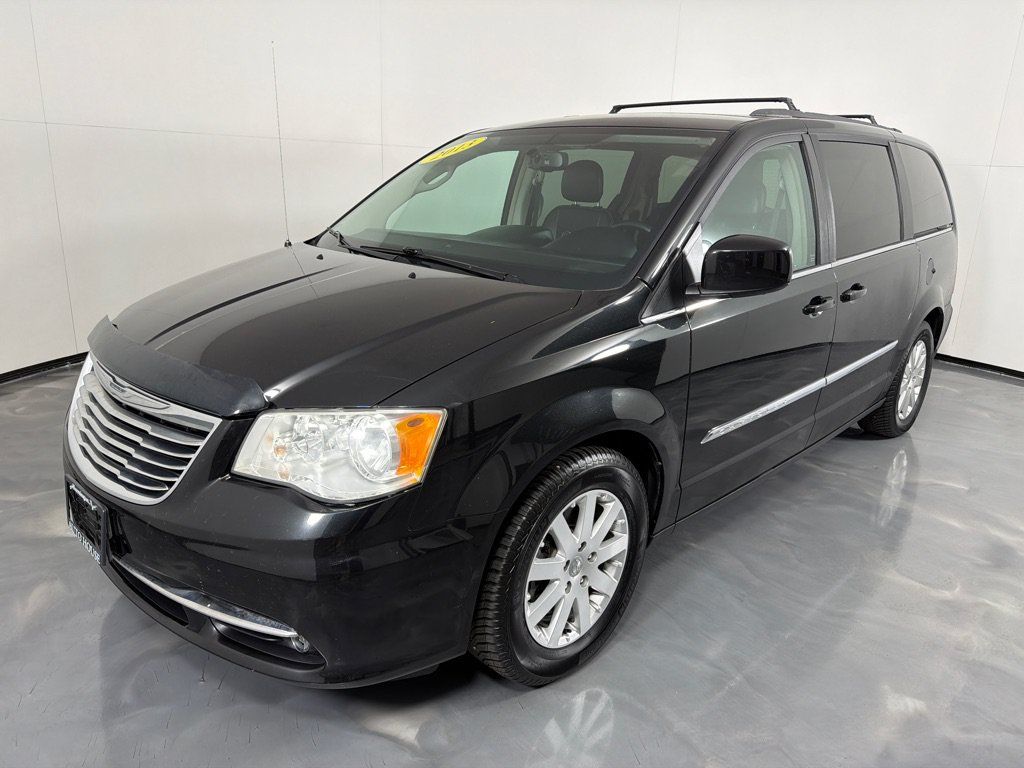 Used 2013 Chrysler Town & Country Touring FWD image 9