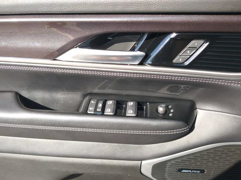 Used 2024 Jeep Wagoneer 4WD w/ Convenience Group I image 17