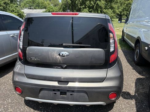 Used 2018 Kia Soul + FWD image 6