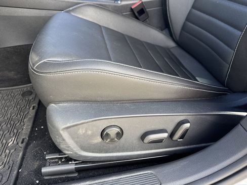 Used 2022 Volkswagen Jetta SE w/ Panoramic Sunroof Package FWD image 18