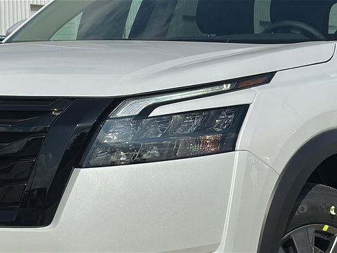 New 2025 Nissan Pathfinder SV w/ Black Appearance Package image 4