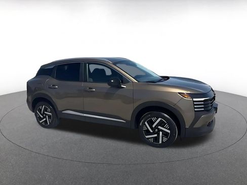 Used 2026 Nissan Kicks SV w/ Cold Weather Package FWD image 2