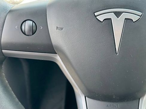Used 2023 Tesla Model Y Long Range AWD/4WD image 18