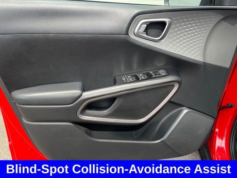 Used 2023 Kia Soul LX w/ LX Technology Package FWD image 10