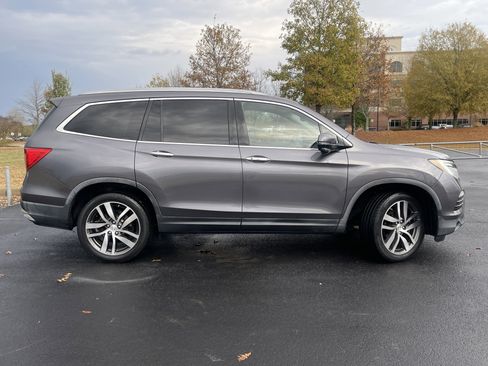 Certified 2017 Honda Pilot Touring image 10