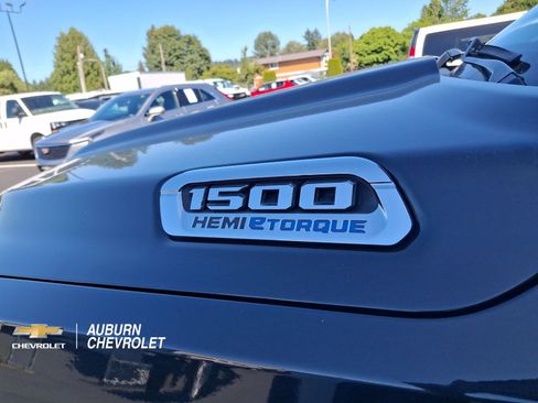 Used 2024 RAM 1500 Laramie AWD/4WD image 7