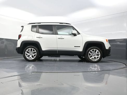 Used 2017 Jeep Renegade Latitude AWD/4WD image 38