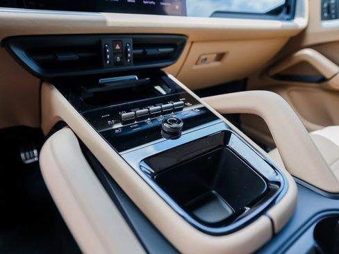 New 2025 Porsche Cayenne S image 20