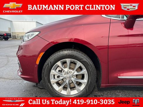 Used 2021 Chrysler Pacifica Touring-L w/ Premium & Safety Sphere Group AWD/4WD image 27