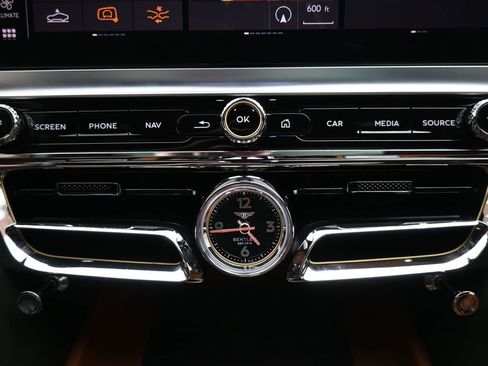 Used 2022 Bentley Flying Spur V8 AWD/4WD image 18