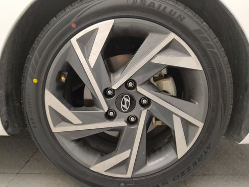 Used 2025 Hyundai Elantra Sport FWD image 31