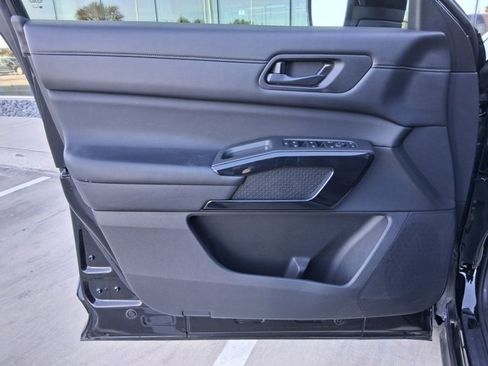 Used 2024 Nissan Pathfinder S image 13