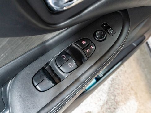 Used 2016 Nissan Murano SV FWD image 12