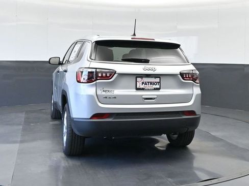 Used 2025 Jeep Compass Sport w/ Mopar Graphics Package AWD/4WD image 6