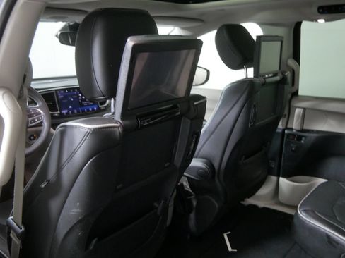 Used 2023 Chrysler Pacifica Limited w/ Uconnect Theater Family Group AWD/4WD image 20