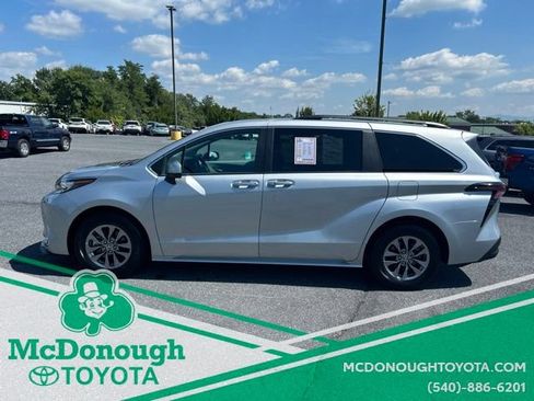 Used 2023 Toyota Sienna XLE FWD image 7