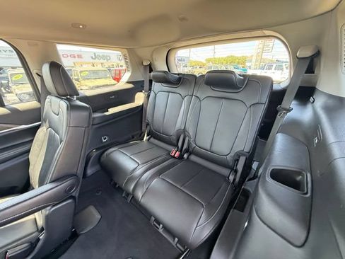 Certified 2022 Jeep Grand Cherokee L Limited AWD/4WD image 11