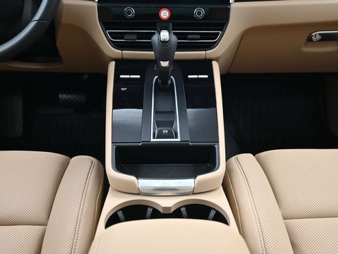 Used 2026 Porsche Macan AWD/4WD image 10