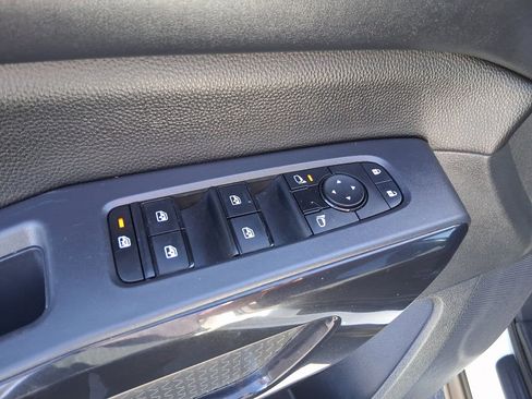 Used 2024 Nissan Pathfinder SV image 12