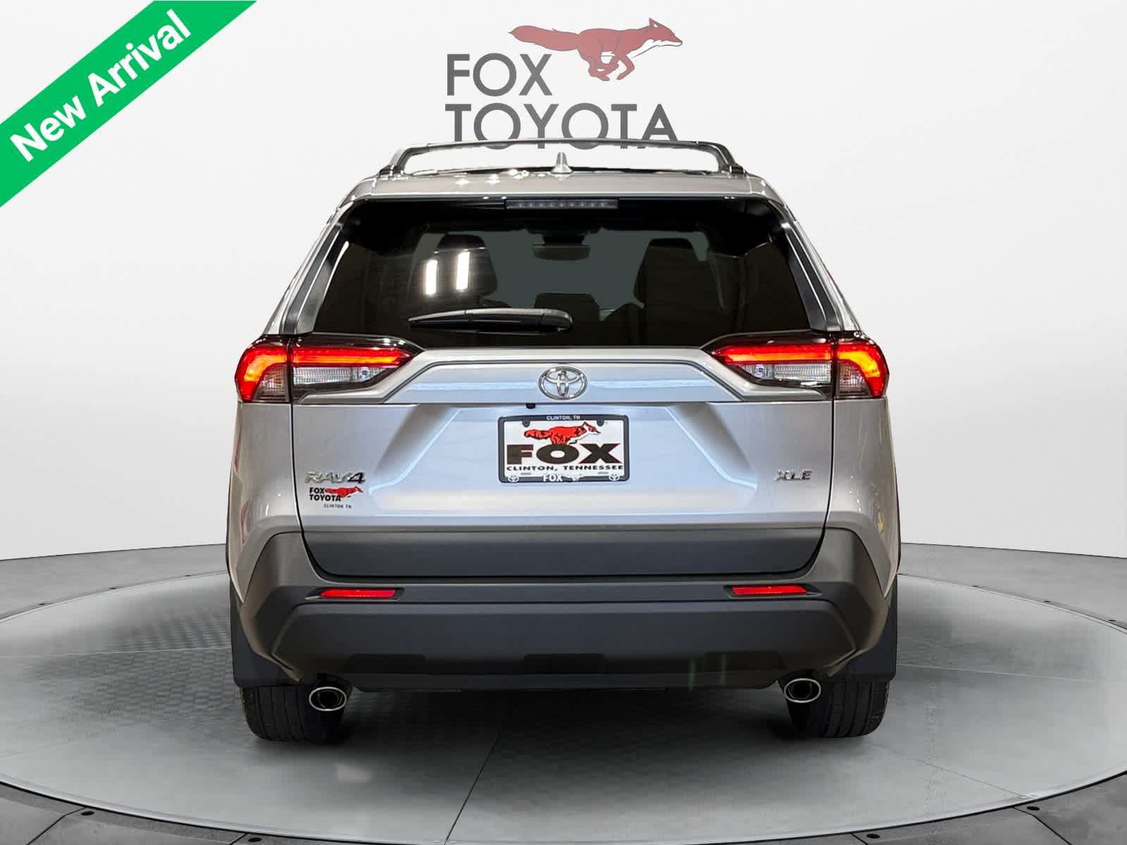Used 2023 Toyota RAV4 XLE Premium FWD image 5