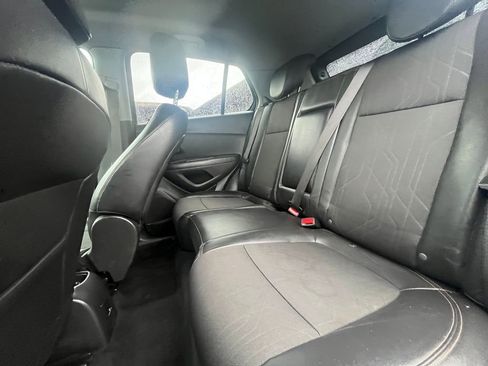 Used 2020 Chevrolet Trax LT w/ LT Convenience Package FWD image 15