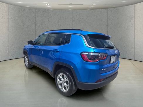 Used 2024 Jeep Compass Latitude AWD/4WD image 3