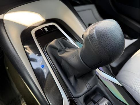 Used 2021 Toyota Corolla LE FWD image 32