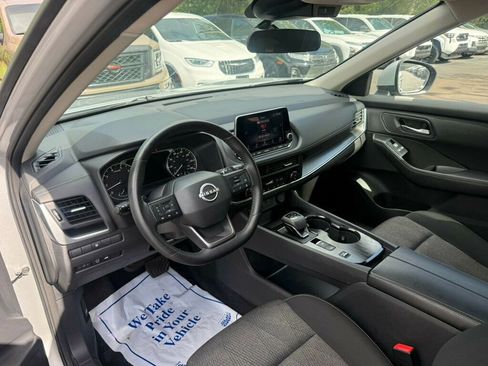 Used 2025 Nissan Rogue SV FWD image 3