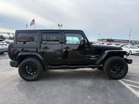 Used 2017 Jeep Wrangler Unlimited Sahara w/ Dual Top Group AWD/4WD image 6