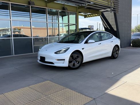 Used 2021 Tesla Model 3 Standard Range Plus RWD image 1
