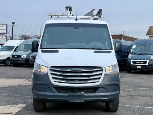 Used 2019 Freightliner Sprinter 2500 RWD image 2
