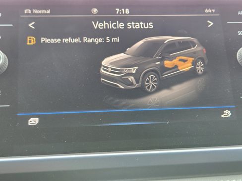 Used 2024 Volkswagen Taos SE image 25